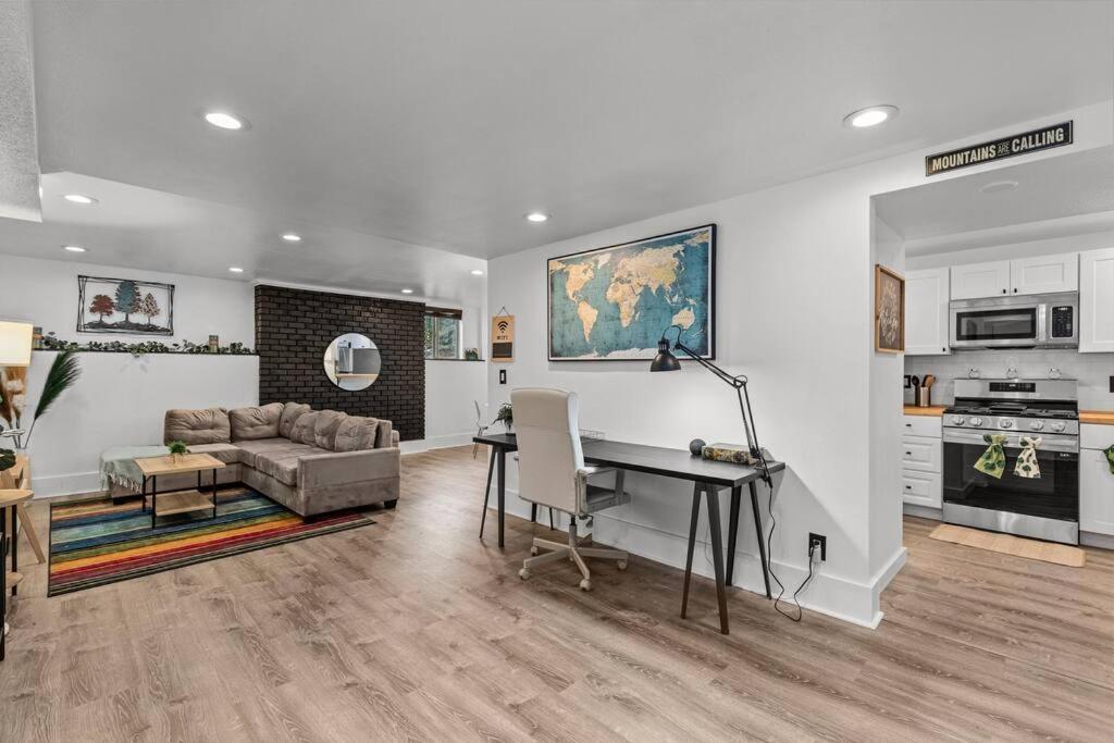 Appartamento Pacific Nw Gem W/Hot-Tub 15 Minutes Airport. Auburn Esterno foto